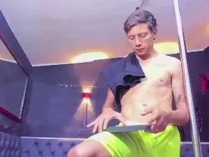 Stream the full scene of Gay sex chat with maxx_hot26