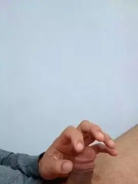 Play the full scene called Gay sex chat with lucale2
