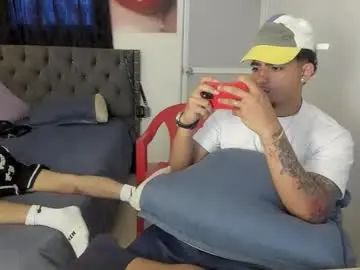 Play the hardcore scene called Gay sex chat with traviscot_master555