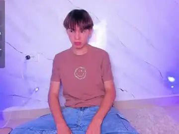 Play uncut scene of Gay sex chat with ely_king