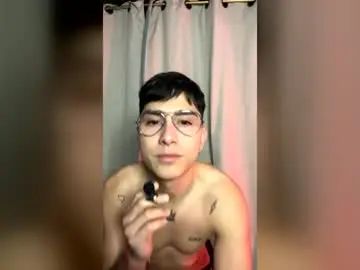 Play this uncensored movie called Gay sex chat with foxcito