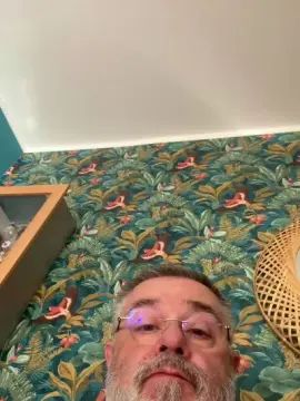 Enjoy watching this complete scene of Gay sex chat with Slobard76