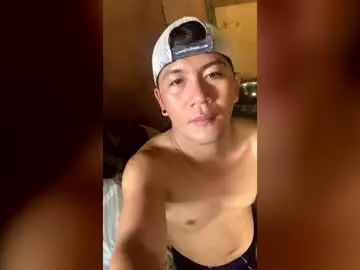 Enjoy watching the complete scene of Gay sex chat with bertoo321