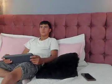 Stream this HD movie named Gay sex chat with bruno_fox_