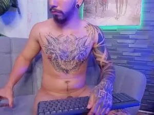 View full scene of Gay sex chat with levi_wolf