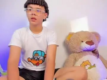 Play the complete scene of Gay sex chat with zayn_ross