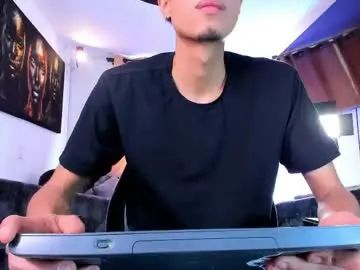 Play this full scene called Gay sex chat with logan_crown