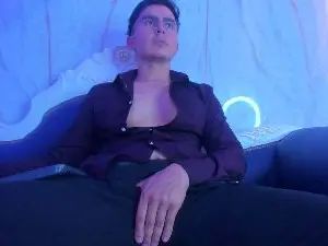 View full scene of Gay sex chat with LoganBaez