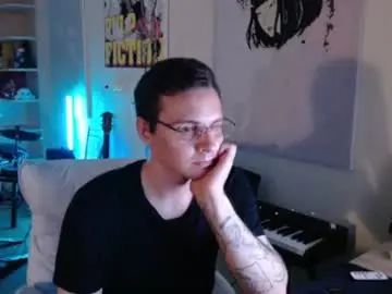 Watch this complete scene of Gay sex chat with gldnec
