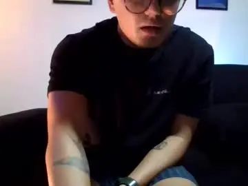 Enjoy watching the uncensored video of Gay sex chat with yerengomar1
