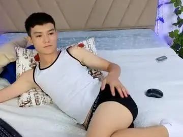 Enjoy watching the complete scene of Gay sex chat with littleprince_xs