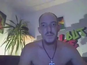 Enjoy watching this uncut clip of Gay sex chat with krabeatz90